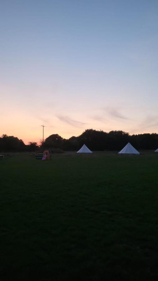Dorset Glamping Fields Hotel Corfe Mullen ภายนอก รูปภาพ