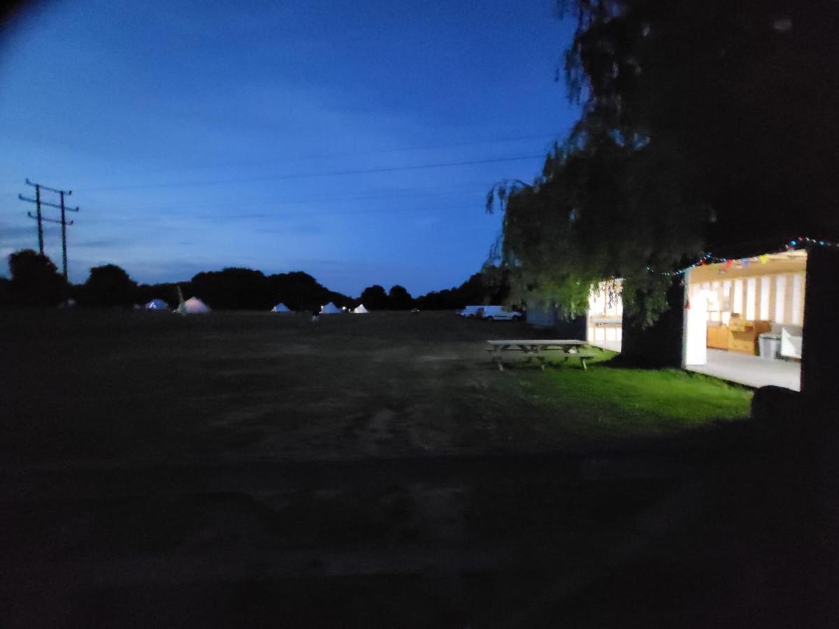 Dorset Glamping Fields Hotel Corfe Mullen ภายนอก รูปภาพ